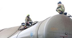 Karlovački vatrogasci od jučer prepumpavaju cisternu, mogla bi eksplodirati